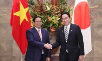 Pham Minh Chinh se reúne con su homólogo japonés