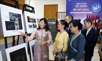 Presentan en Laos imágenes de mares e islas de Vietnam