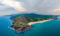 El espectacular acantilado de Hoai Hai en Binh Dinh atrae a viajeros