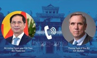 Canciller de Vietnam mantiene conversación telefónica con senador estadounidense