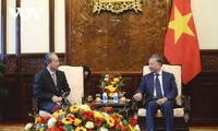 Presidente de Vietnam recibe a embajadores de China y Reino Unido