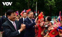 Ofrecen ceremonia de bienvenida al máximo líder de Laos 