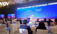 Jefe del Gobierno vietnamita participa en Foro Económico de Ciudad Ho Chi Minh