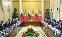 Presidente de Vietnam dialoga con su homólogo búlgaro