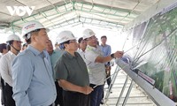 Premier de Vietnam revisa la construcción del tramo de la autopista Hau Giang-Ca Mau