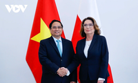 Premier vietnamita dialoga con altos dirigentes del Parlamento polaco