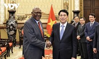 El jefe de Estado de Vietnam recibe al vicepresidente de Cuba