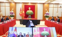 Líderes de partidos de Vietnam y Camboya conversan por teléfono