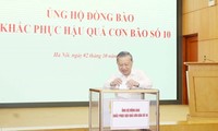 Partido Comunista y Asamblea Nacional de Vietnam recaudan fondos para afectados por el tifón Bualoi