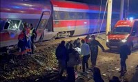 Casi 40 muertos en el descarrilamiento de tren en España