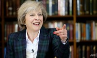 英国内政大臣特里萨•梅在首相选举第一轮投票中领先 