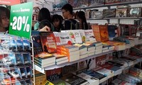 多家书店开展教科书和文具降价优惠活动  迎接新学年