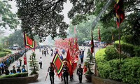 2018年雄王祭祖暨雄王庙会：上香缅怀雄王功德