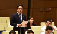 越南第14届国会第8次会议：讨论经济社会问题