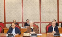 政治局向越共13大文件草案提供意见