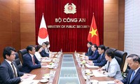 越南公安部长梁三光会见美国驻越大使和日本驻越大使