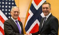 A Bruxelles, Mattis consulte ses Alliés sur Pyongyang et prépare l'après-EI