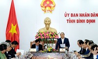  Nguyen Xuan Phuc rencontre les autorités de Binh Dinh