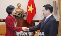 Pham Binh Minh reçoit l’ambassadrice du Canada 