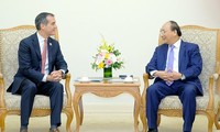 Nguyên Xuân Phuc rencontre le maire de Los Angeles