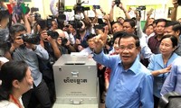 Victoire écrasante du parti du Premier ministre cambodgien 