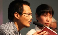 Remise de l’insigne de Chevalier de l'Ordre des Arts et des Lettres à Nguyên Nhât Anh 