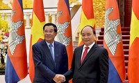 Nguyên Xuân Phuc rencontre Hun Sen