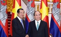 Entretien Nguyên Xuân Phuc-Hun Sen