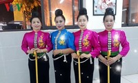 Tang câu, le chignon des femmes mariées Thai noir