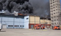 Les pompiers ont vaincu le feu au centre commercial Dông Xuân à Berlin