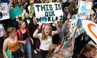 FEM 2020 : Plus de 10000 manifestants et Greta Thunberg à Lausanne pour le climat