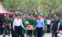 L’ancien chef de l’État Truong Tân Sang rend hommage à des héros morts pour la Patrie à Hà Giang