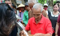 Covid-19: la Voix du Vietnam inaugure son distributeur automatique de riz