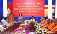 Soc Trang: Truong Thi Mai rend visite aux bonzes