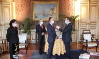 L’ambassadeur du Vietnam en France décoré de la légion d’honneur