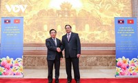 Le Premier ministre laotien termine sa visite officielle au Vietnam