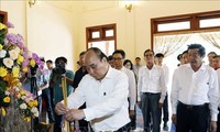 Nguyên Xuân Phuc rend hommage à Vo Van Kiêt