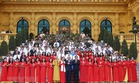 Nguyên Xuân Phuc rencontre des figures exemplaires de Vinh Long