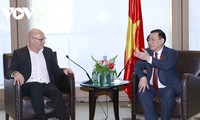 Vuong Dinh Huê rencontre le Trésorier de Victoria et des responsables de grands groupes australiens