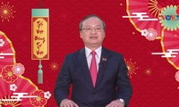 Le président de la radio la Voix du Vietnam, Dô Tiên Sy, présente ses vœux aux auditeurs et aux Vietnamiens résidant à l’étranger.