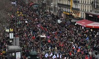 Réforme des retraites en France: une mobilisation toujours très forte, les syndicats haussent le ton