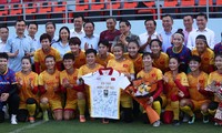 Le PM Pham Minh Chinh encourage l'équipe nationale féminine de football avant la Coupe du Monde 2023