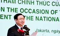 Vuong Dinh Huê à un forum sur la coopération économique et commerciale Vietnam - Indonésie