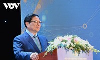 Pham Minh Chinh et les lauréates du concours «Les femmes et l’entreprenariat, les ressources locales mises en valeur»