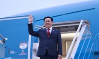 Vuong Dinh Huê en déplacement au Laos