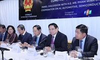 Pham Minh Chinh à Davos: Enjeux majeurs d'IA, automobile, semi-conducteurs et écosystèmes