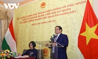 Rencontre entre Pham Minh Chinh et les représentants de la diaspora  vietnamienne en Hongrie