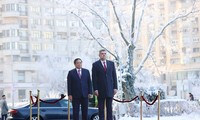 Cérémonie d'accueil à Bucarest en l'honneur du Premier ministre Pham Minh Chinh