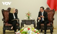 Trân Hông Hà rencontre Mary L.Schapiro