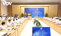 Pham Minh Chinh pilote une conférence sur le développement des ressources humaines pour l'industrie des semi-conducteurs